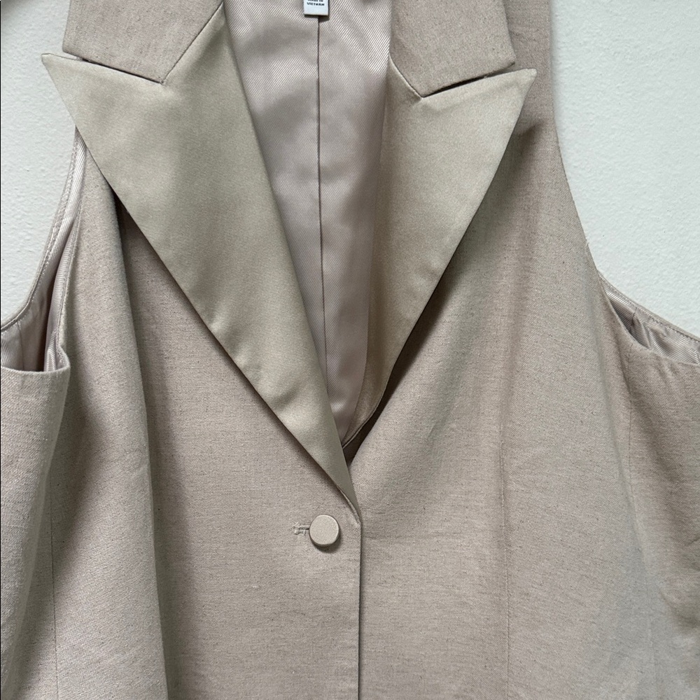 Banana Republic Beige Sleeveless Vest - Picture 3 of 6